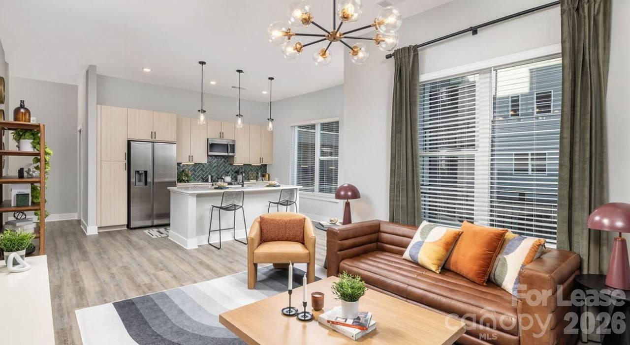 1015 Alexander Street - Photo 1