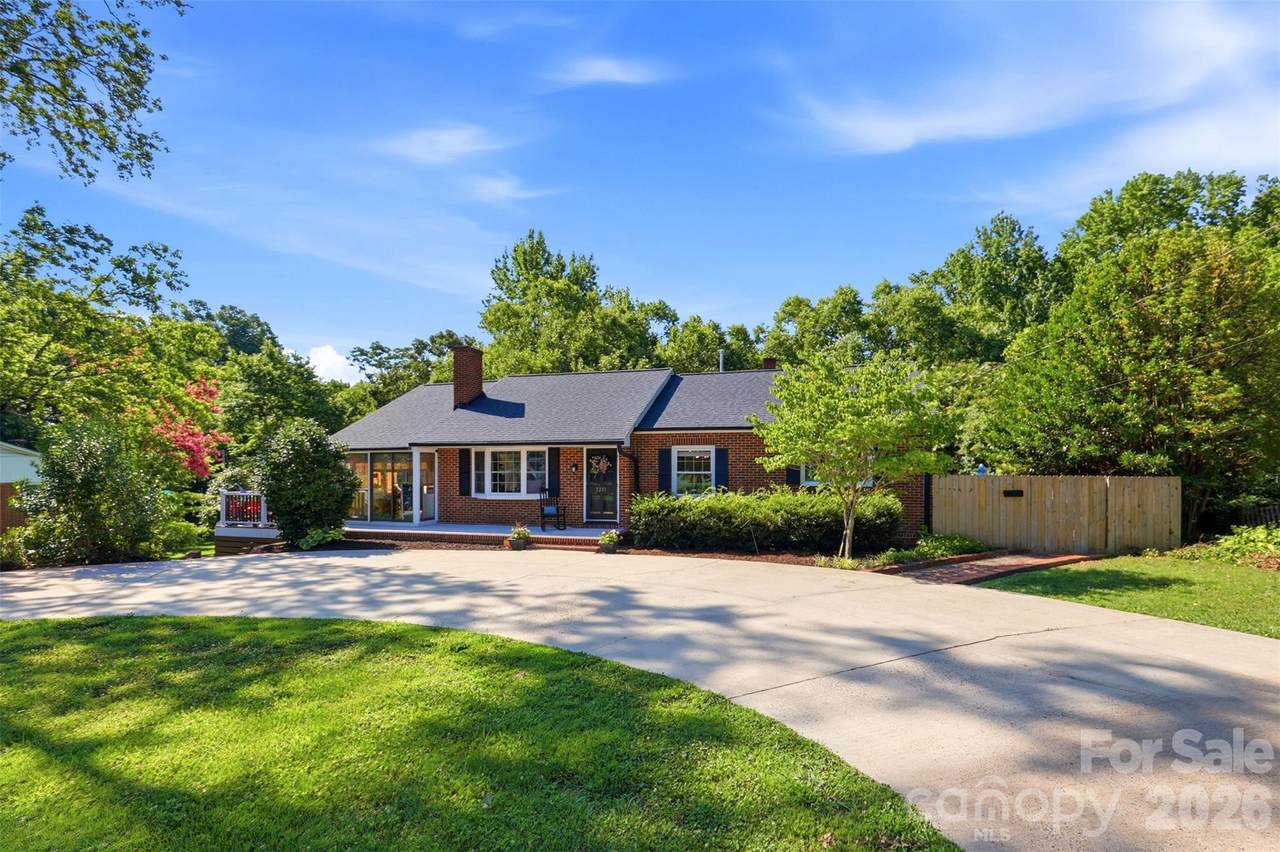 2201 Armstrong Park Drive - Photo 1