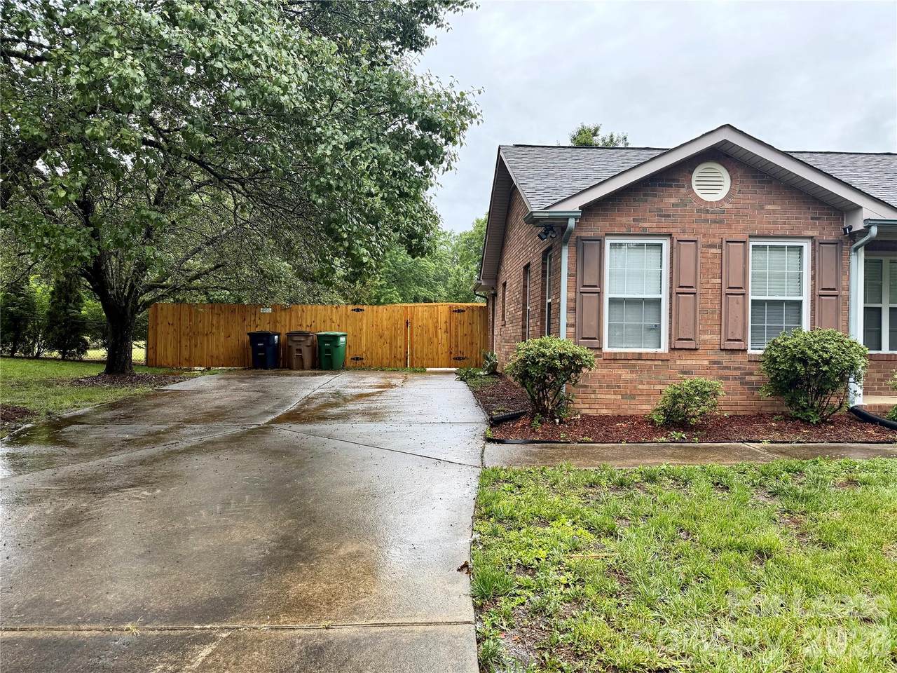 2809 Faircroft Way - Photo 1