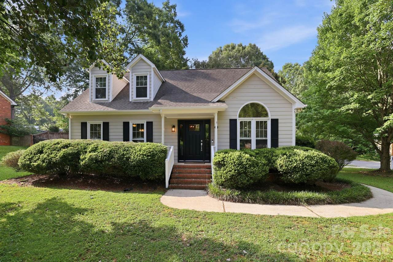 115 Southfork Drive - Photo 1