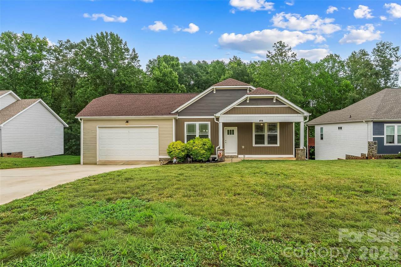 1640 Farmington Hills Drive - Photo 1