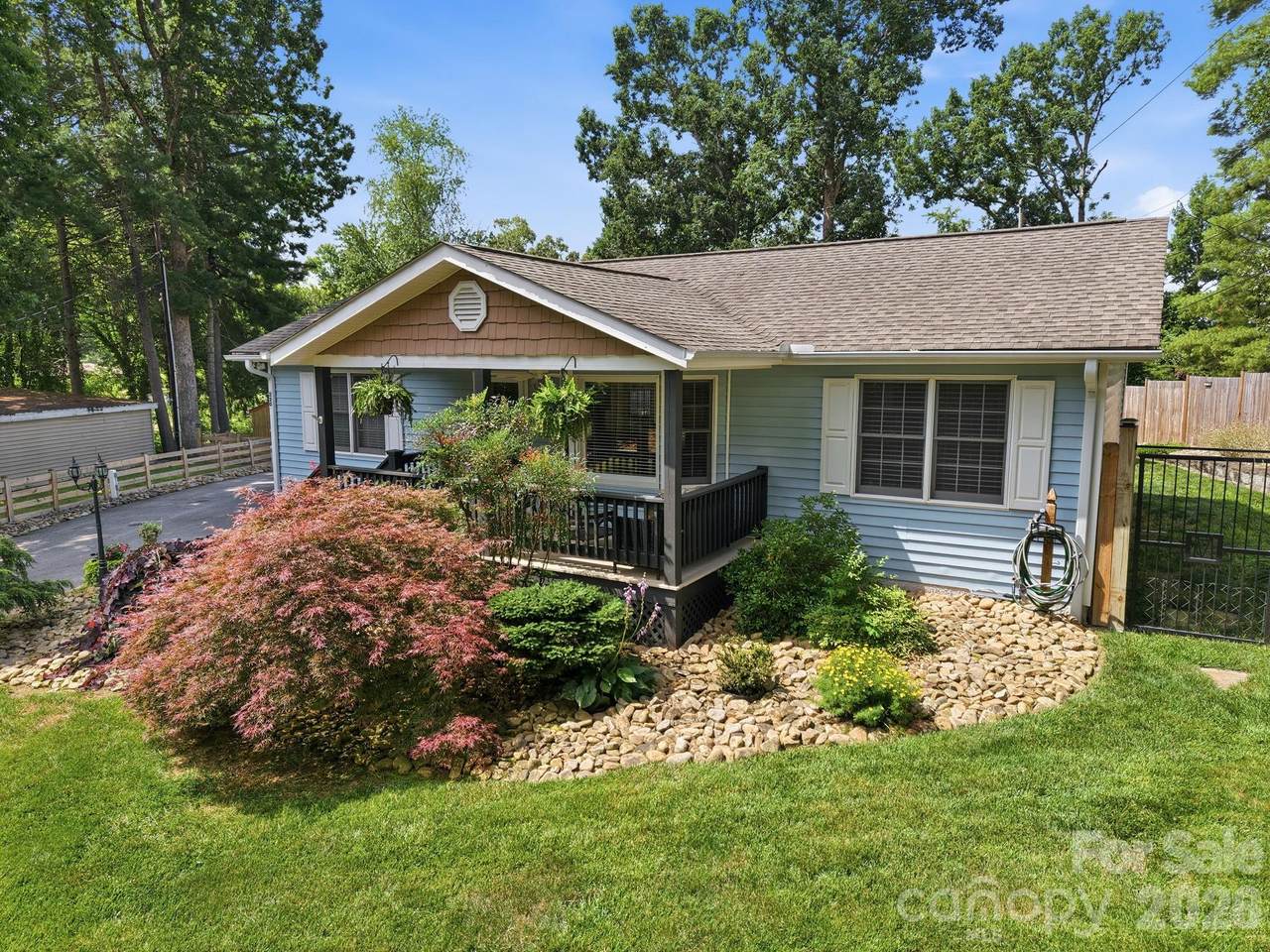 220 Bradshaw Avenue - Photo 1
