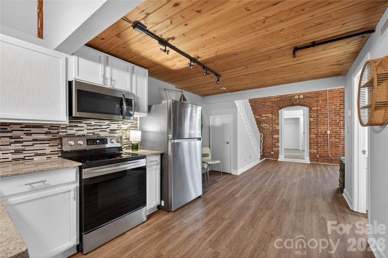 201 Hoskins Road - Photo 1