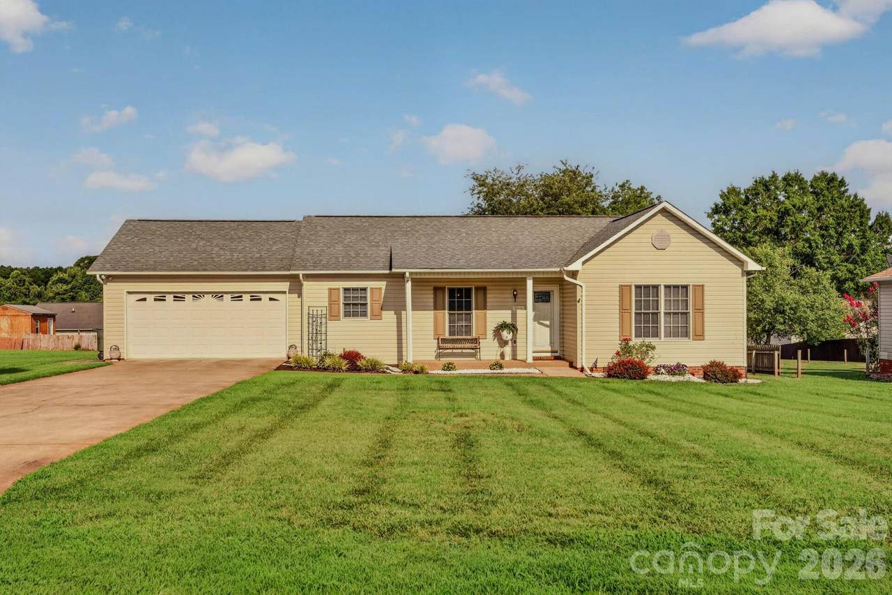 1425 Farmington Hills Drive - Photo 1