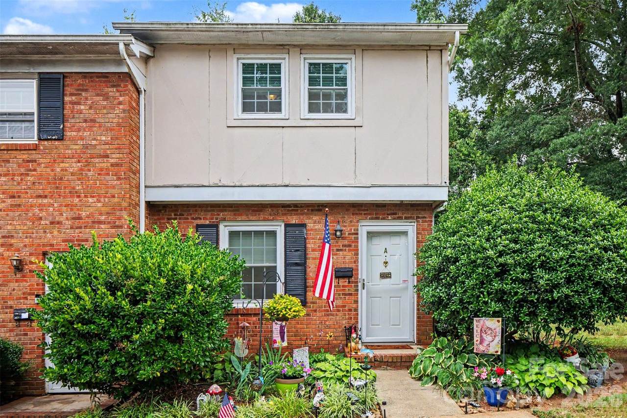 1786 Ebenezer Road - Photo 1