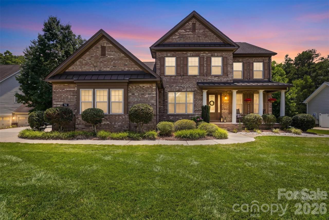 742 Pela Vista Court - Photo 1
