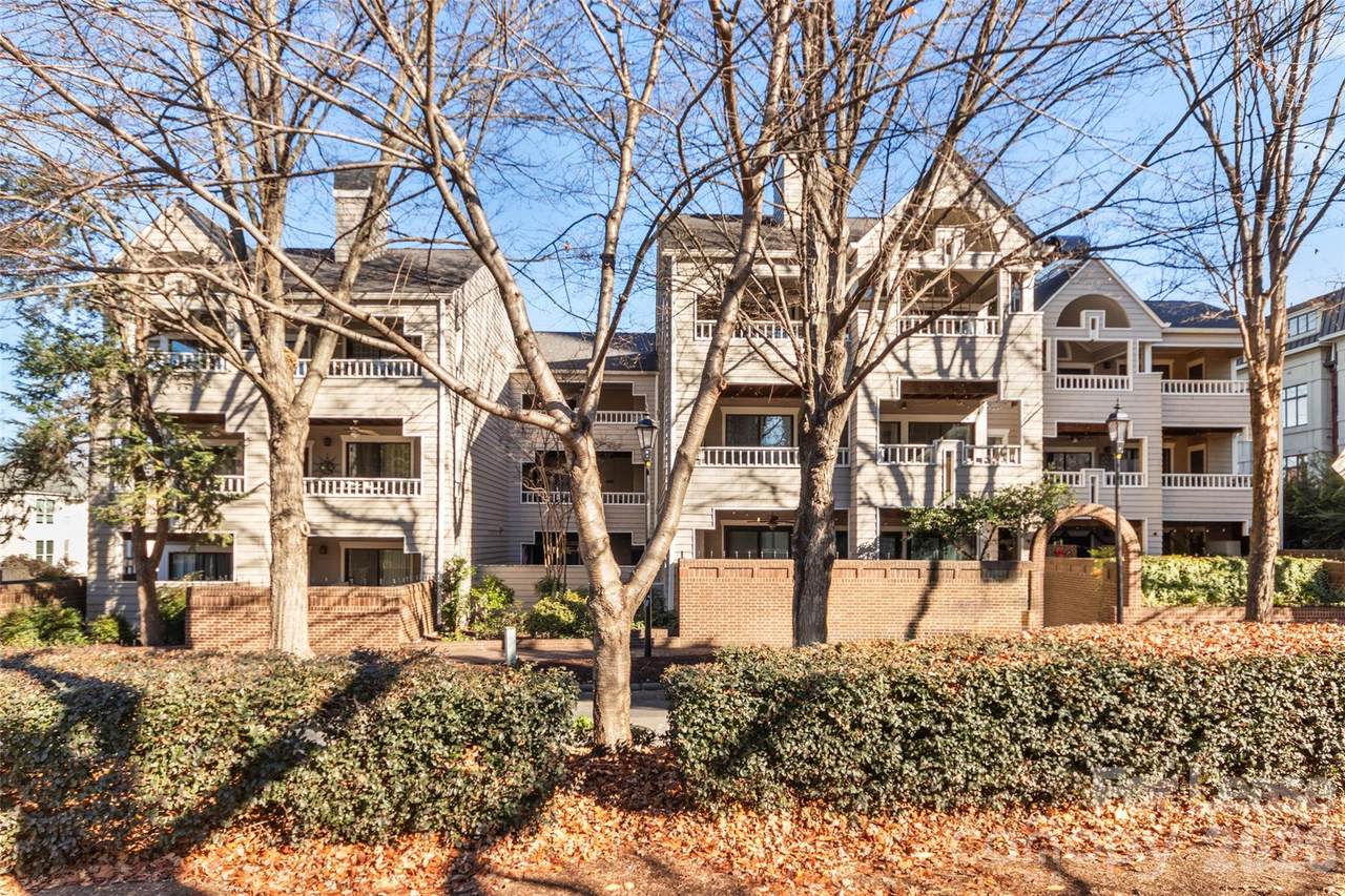 212 10th Street - Photo 1