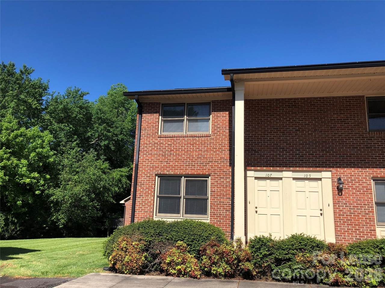 107 Hillcrest Drive - Photo 1