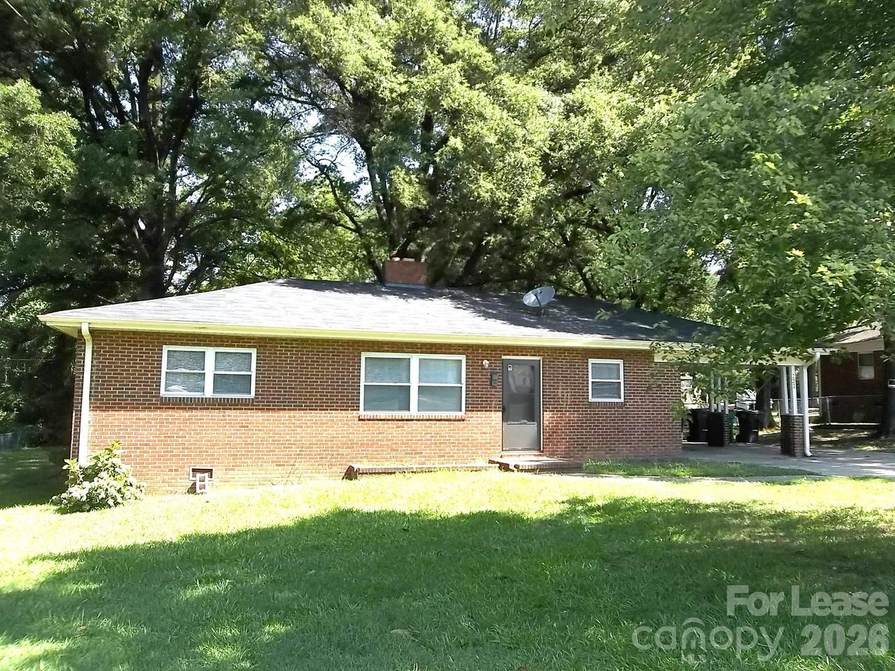 223 Dakota Street - Photo 1