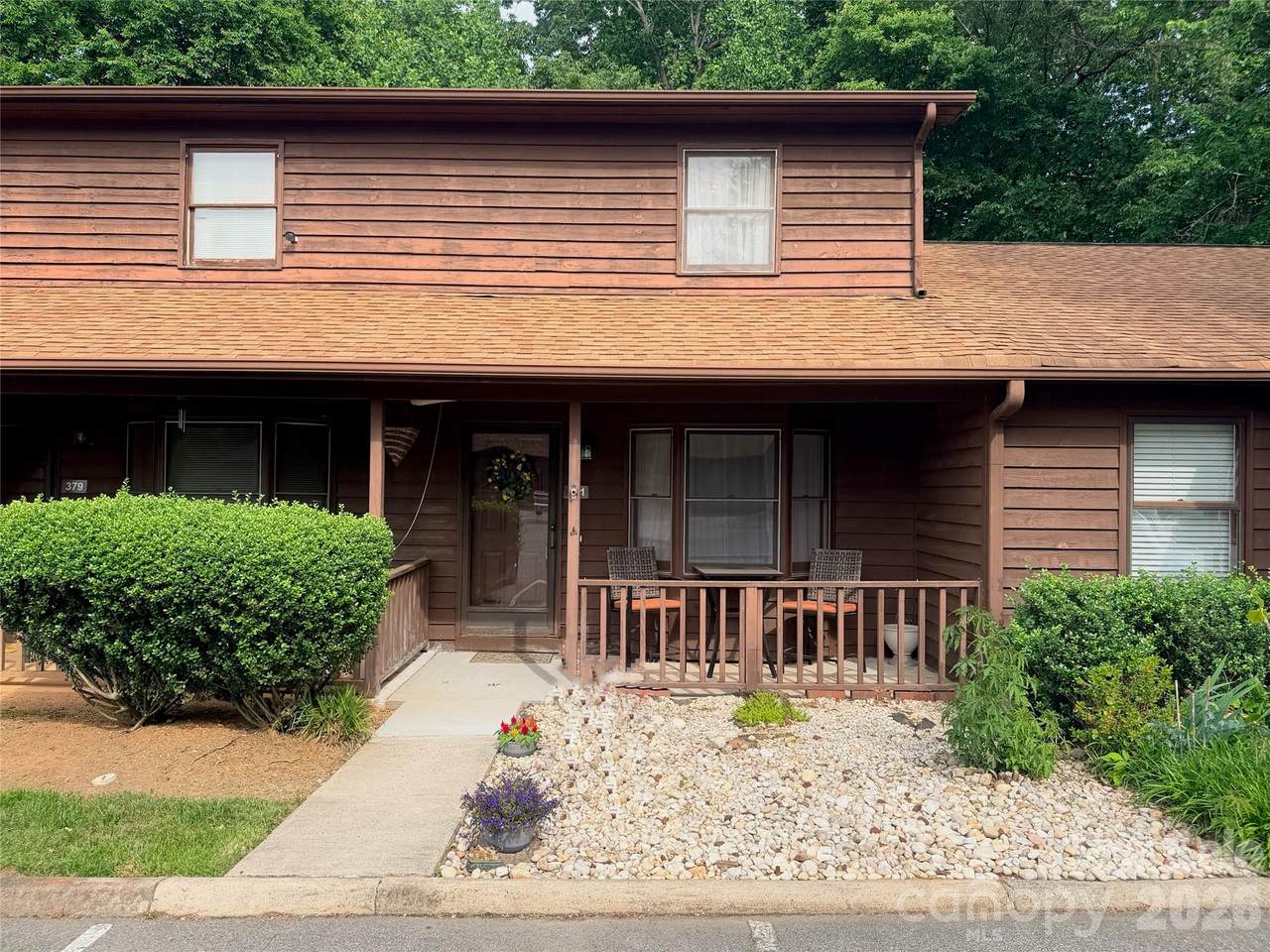 381 James Court - Photo 1