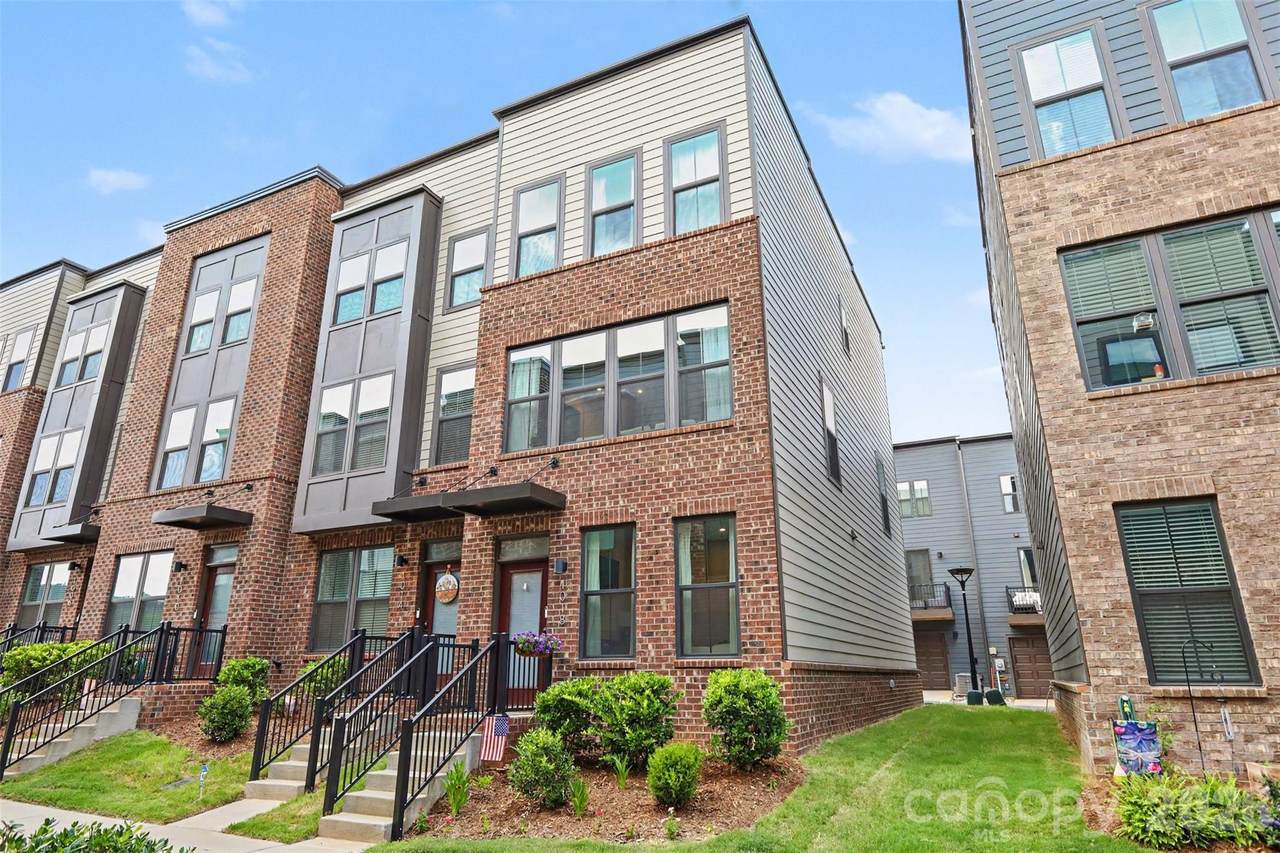 1018 Simcoe Lane - Photo 1