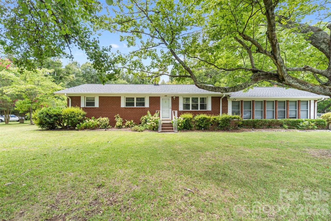 509 Lakeview Drive - Photo 1
