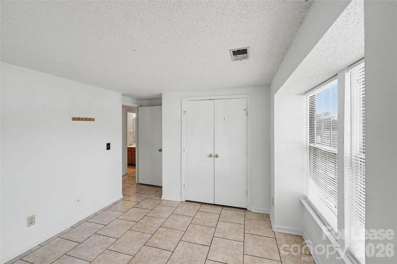 1624 Arlyn Circle - Photo 1