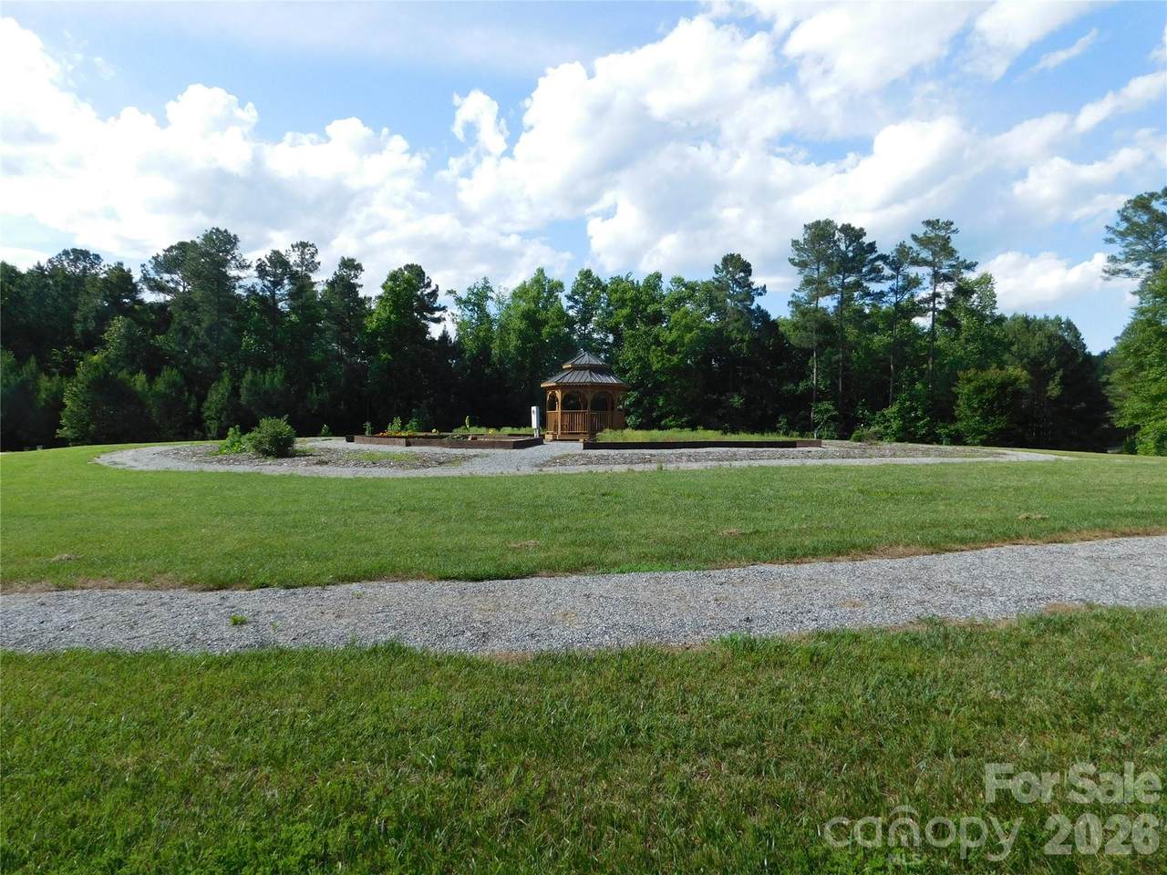 139 Settings Boulevard - Photo 1