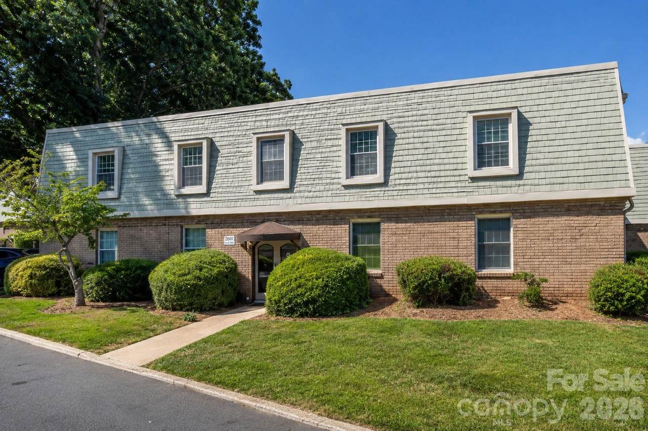 2600 Park Road - Photo 1