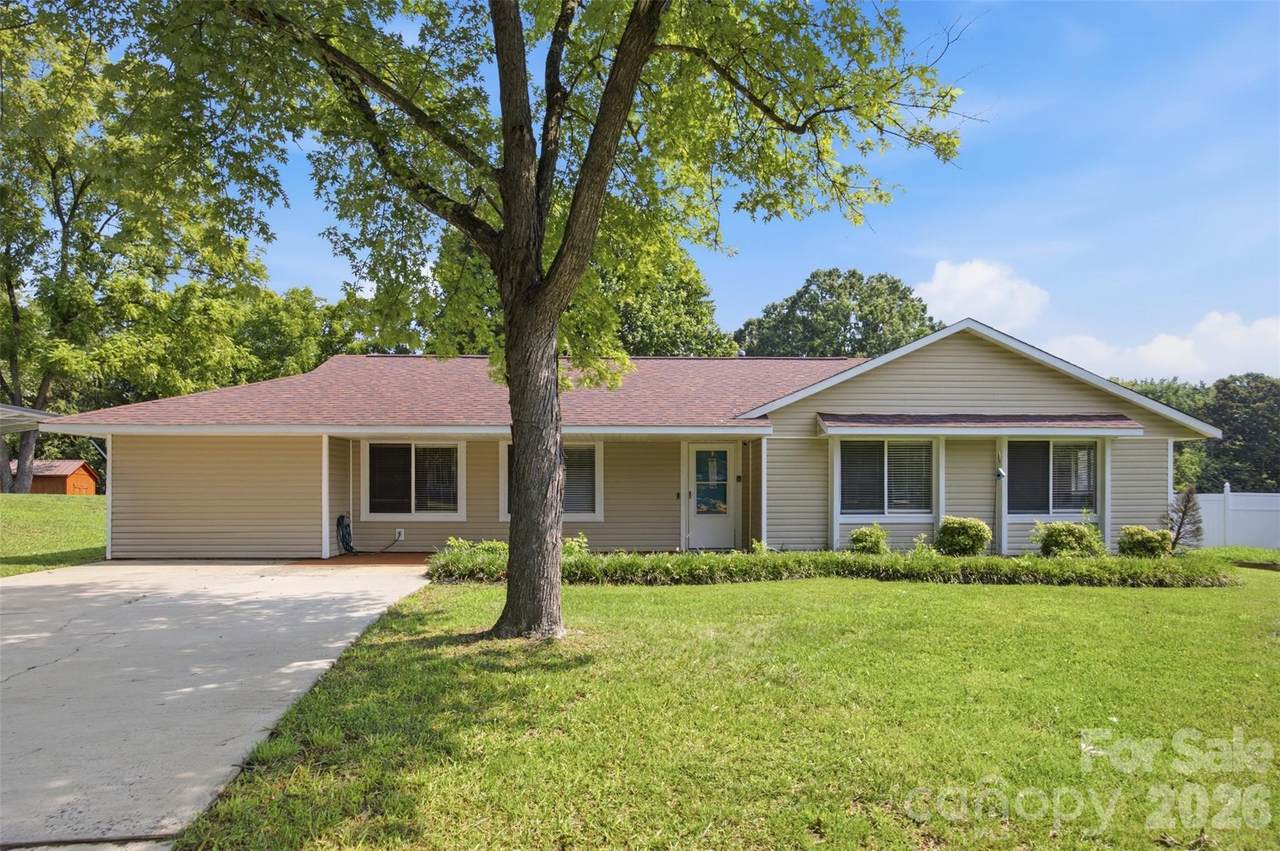 416 King John Circle - Photo 1