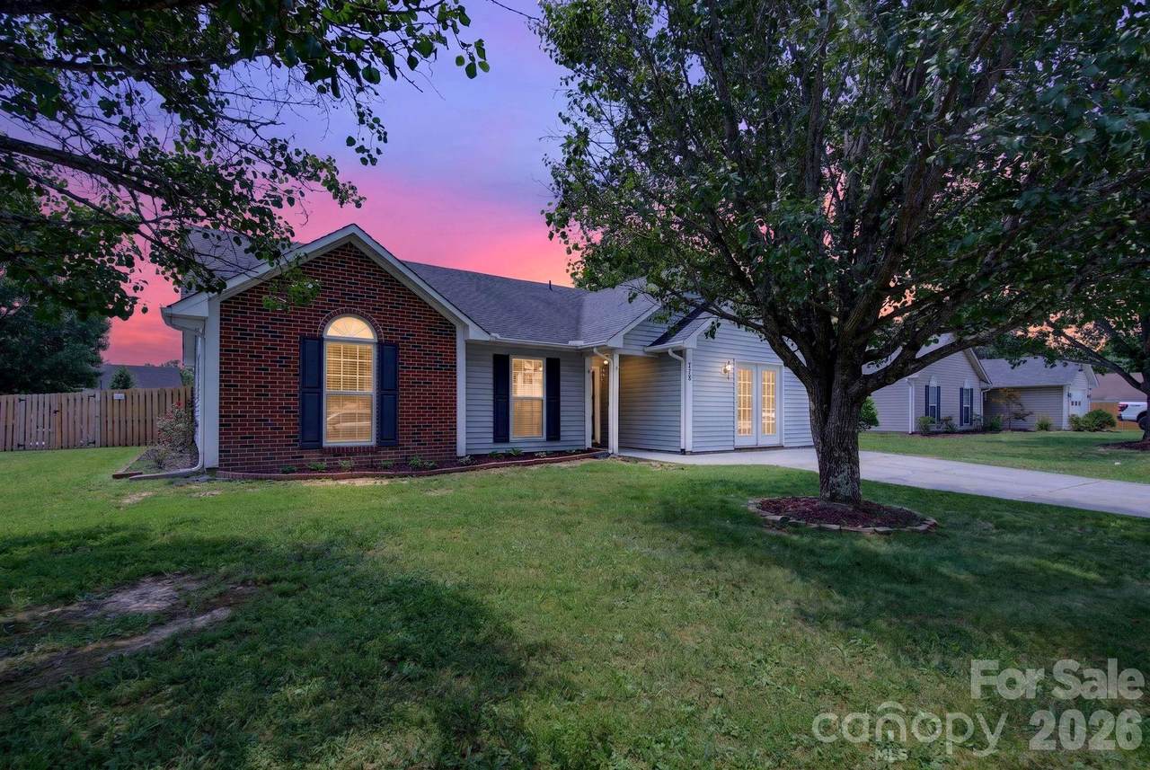 906 Woodhill Drive - Photo 1