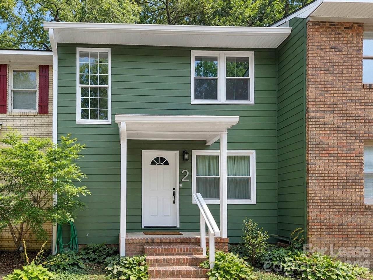 902 Creekside Drive - Photo 1