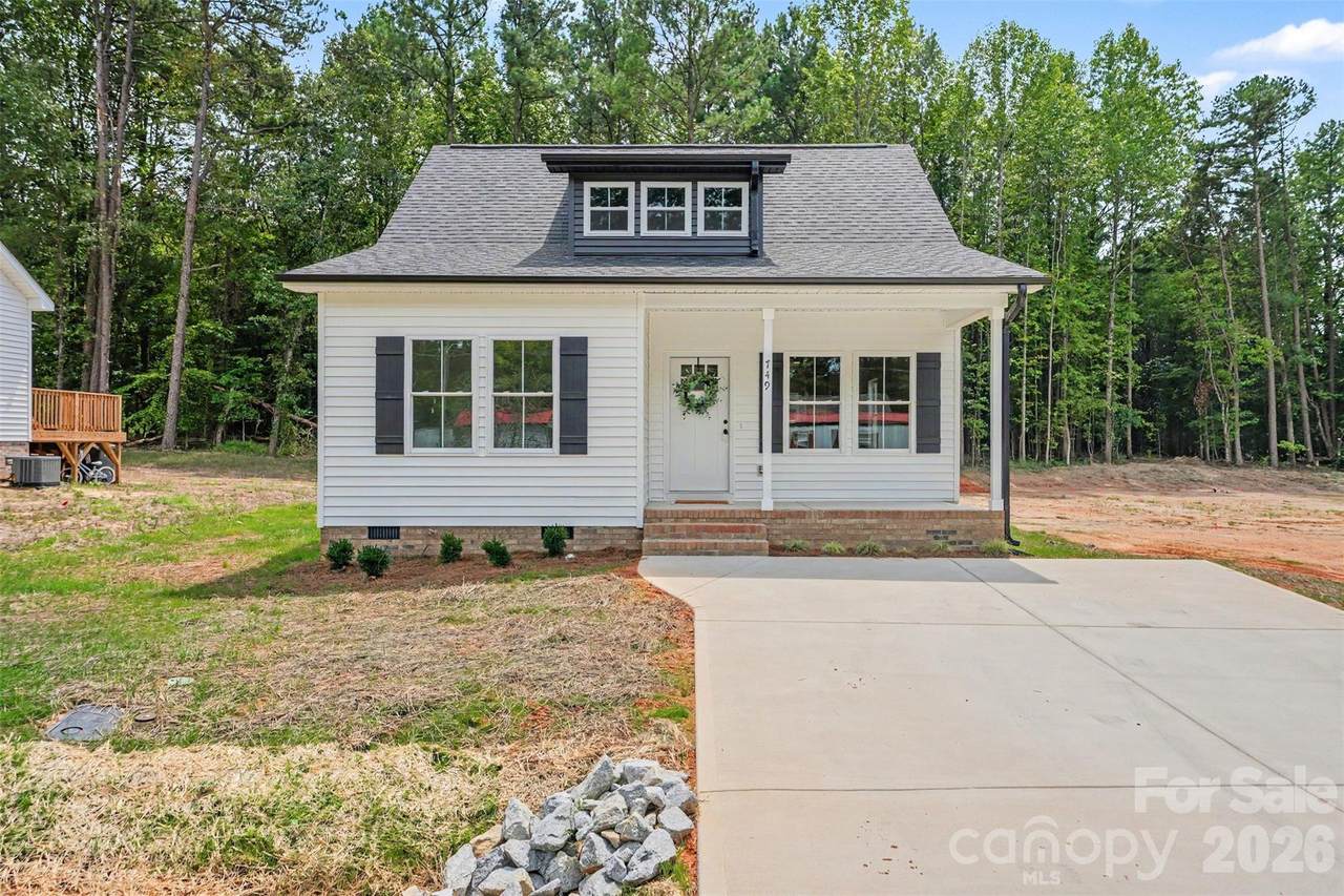 749 Jack Street - Photo 1