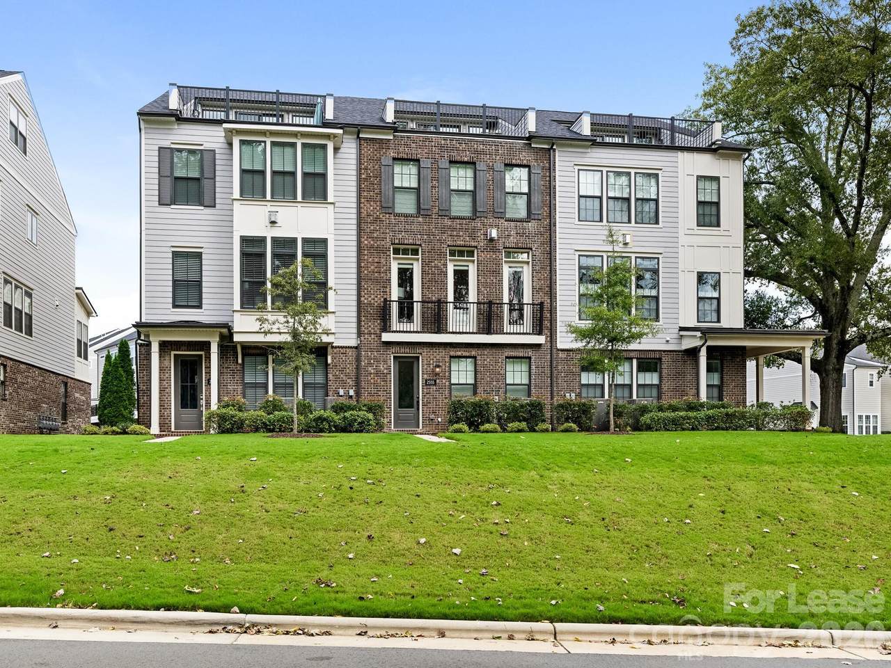 2555 Deacon Avenue - Photo 1