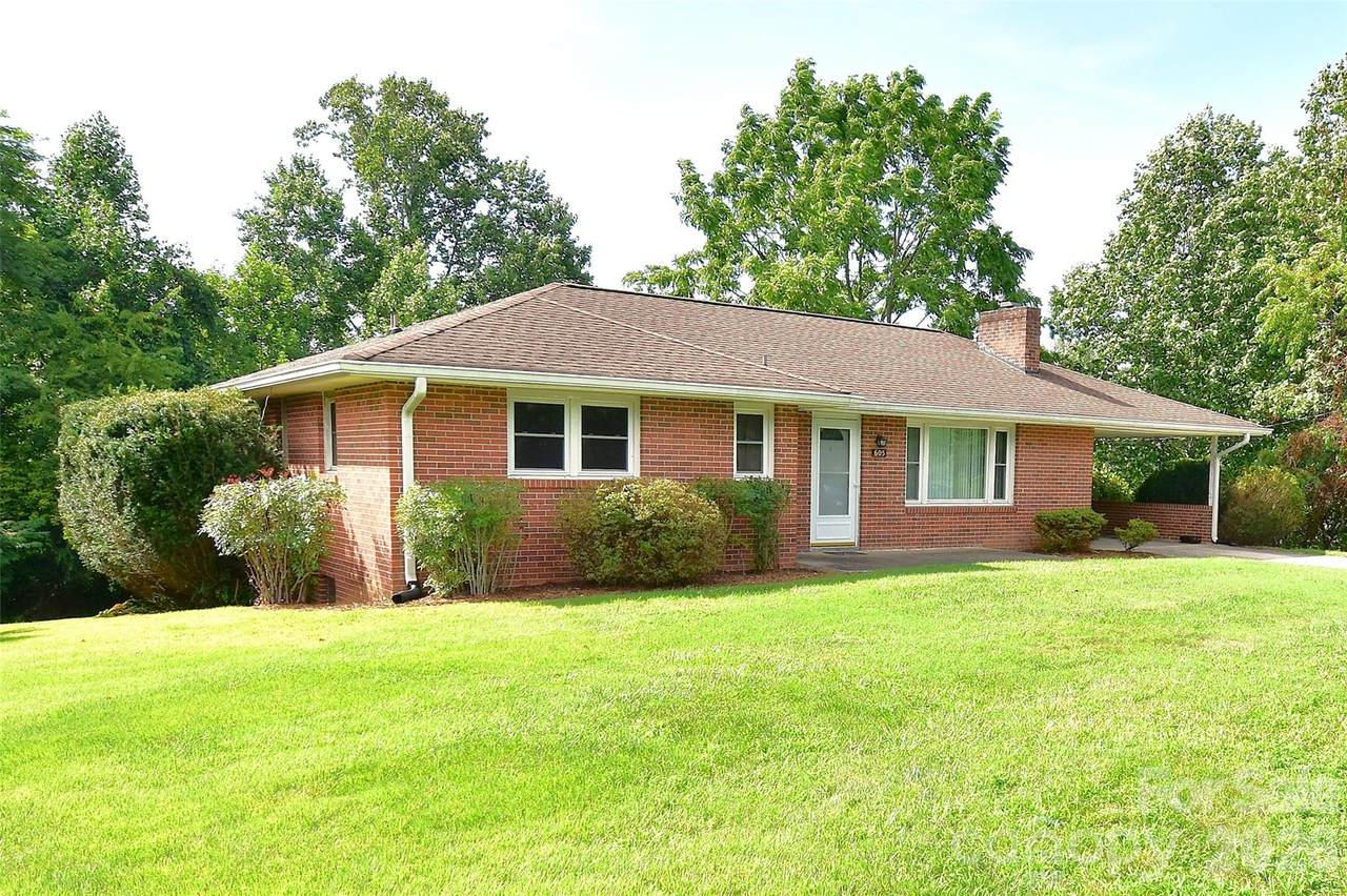 605 Buena Vista Drive - Photo 1