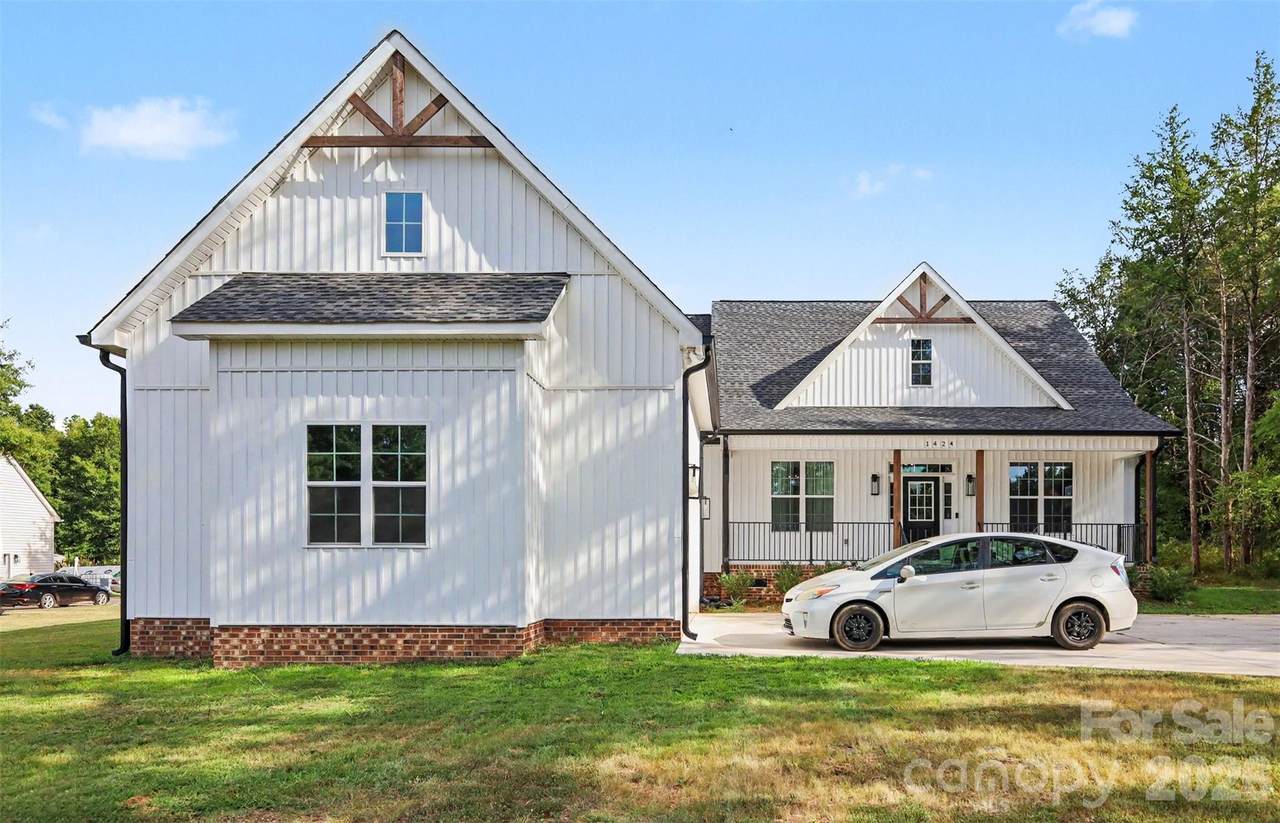 1424 Autumnwood Drive - Photo 1