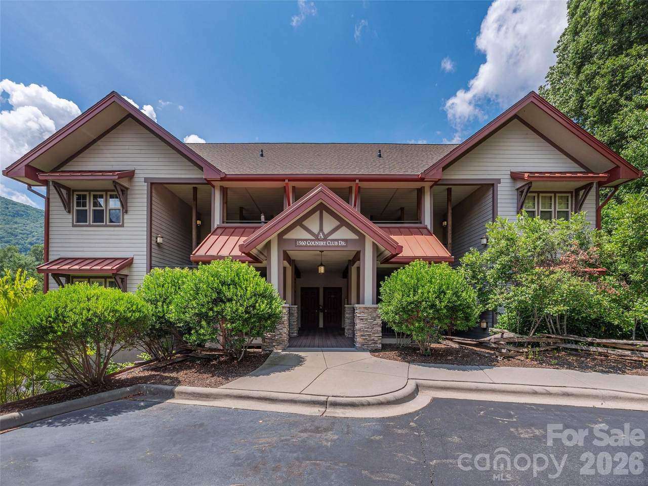1560 Country Club Drive - Photo 1