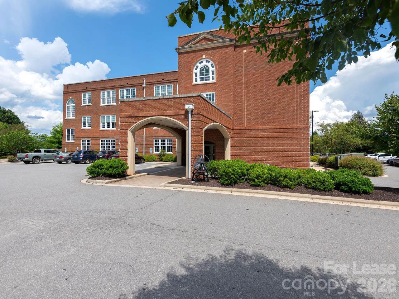 4 Vanderbilt Park Drive - Photo 1