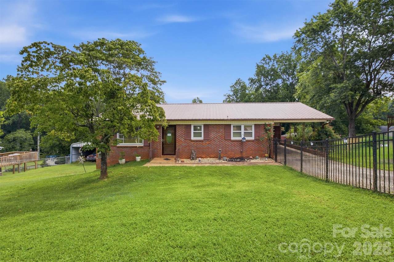 1082 Maple Street - Photo 1