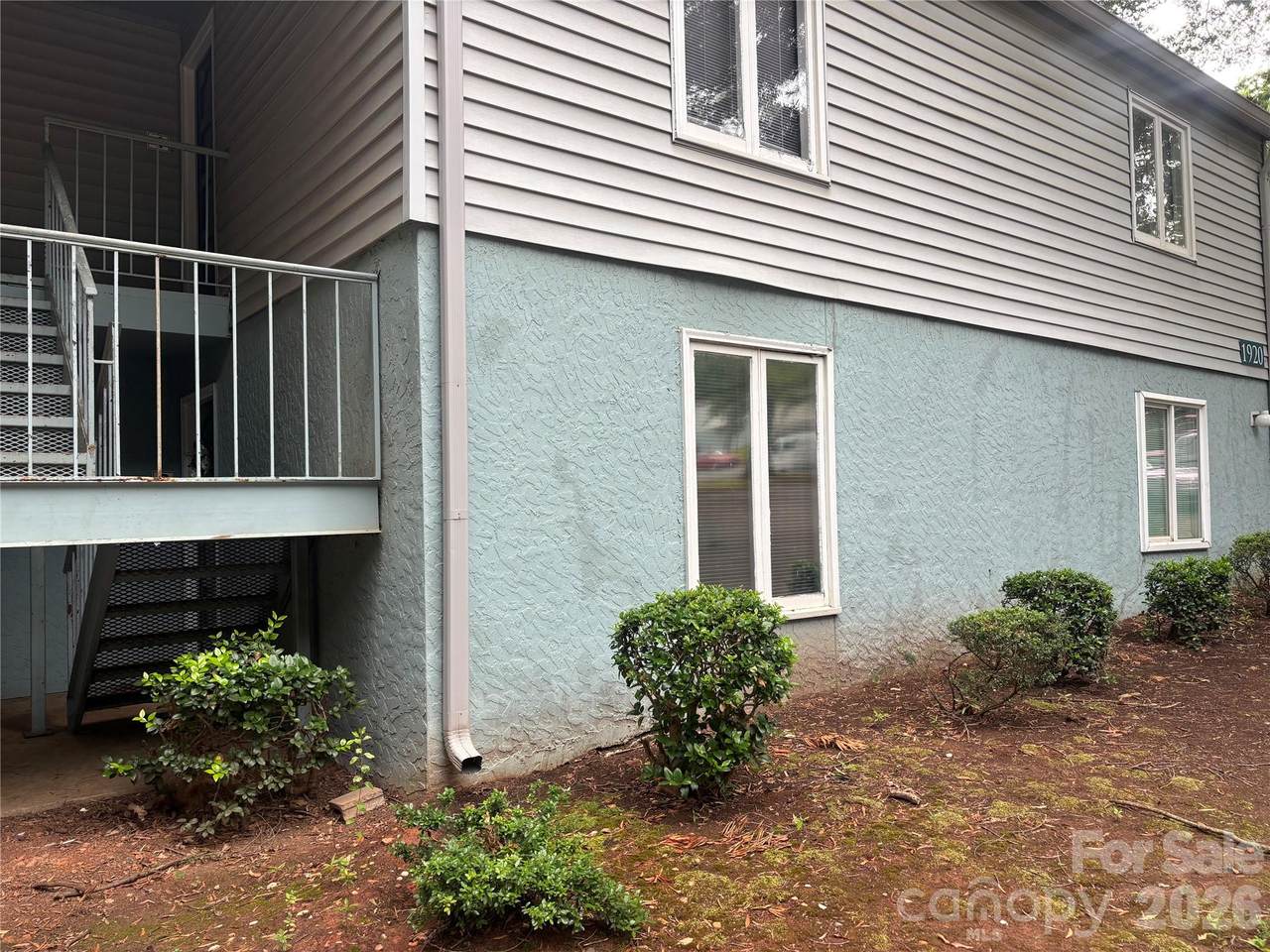 1920 Countrymens Court - Photo 1