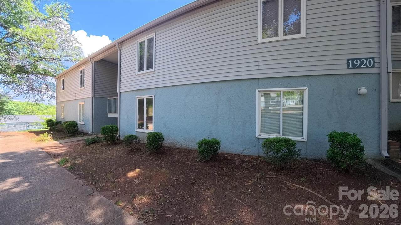 1920 Countrymens Court - Photo 1