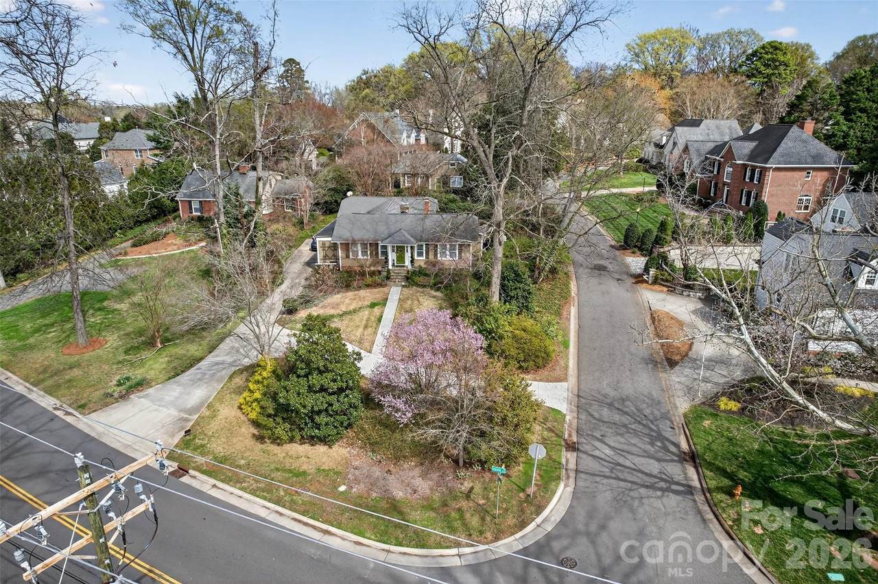2527 Sharon Road - Photo 1