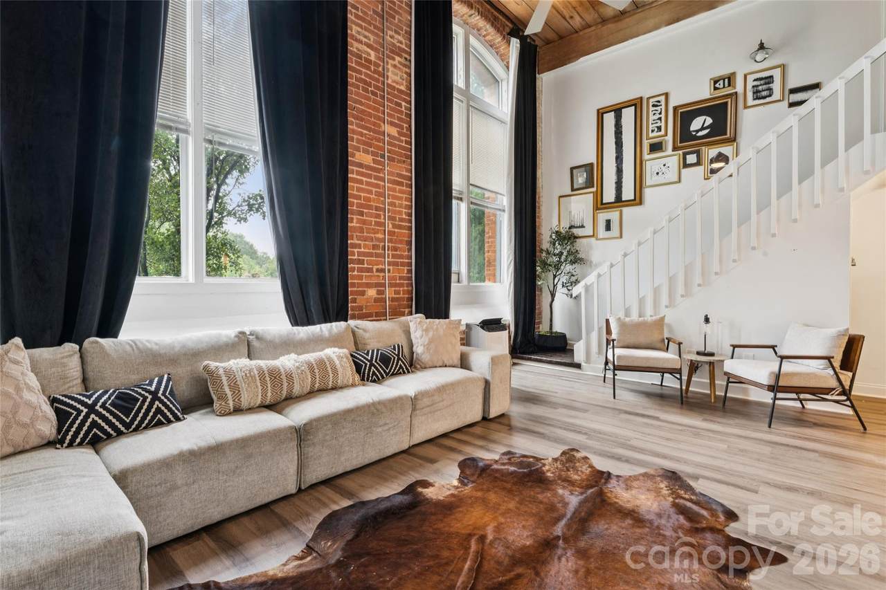 201 Hoskins Road - Photo 1