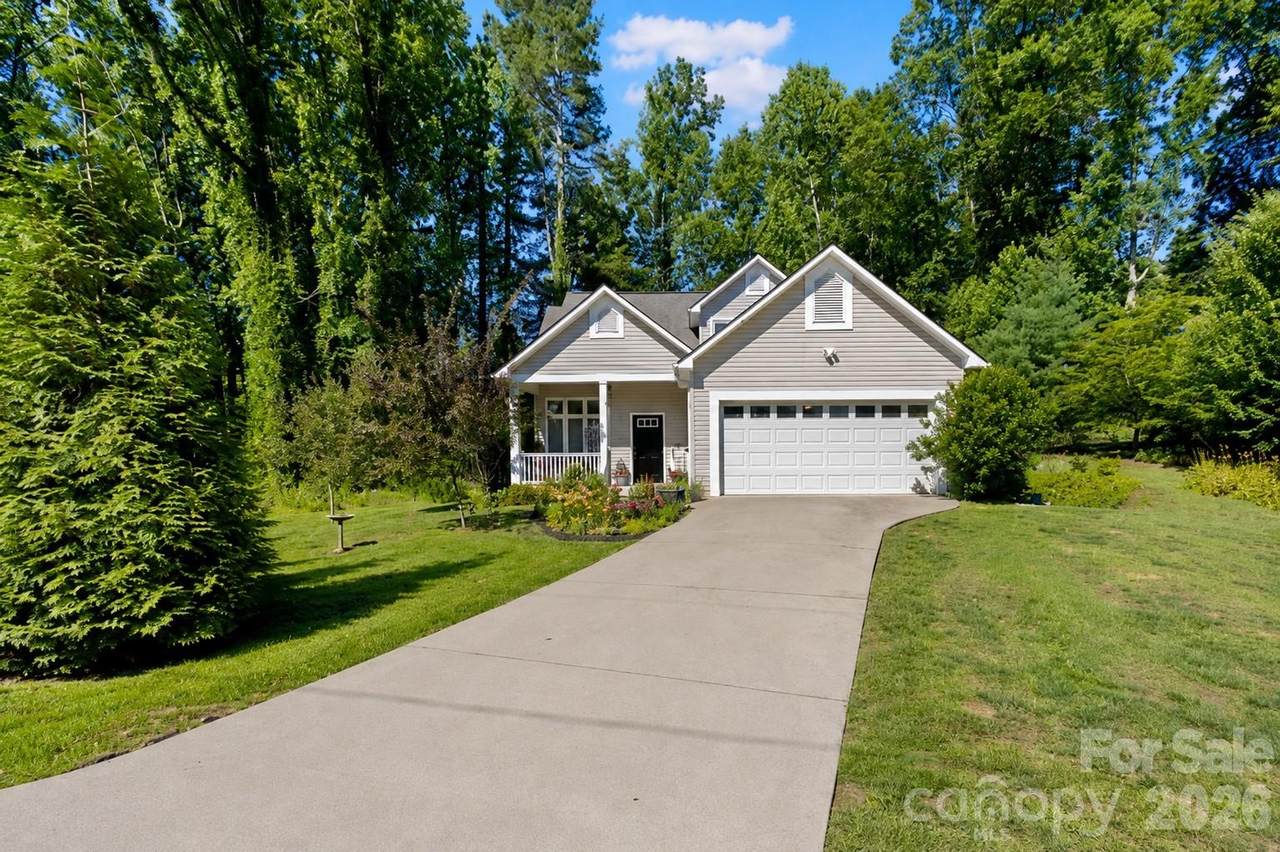 725 Pine Street - Photo 1