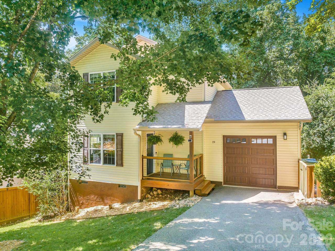19 Oakcrest Place - Photo 1