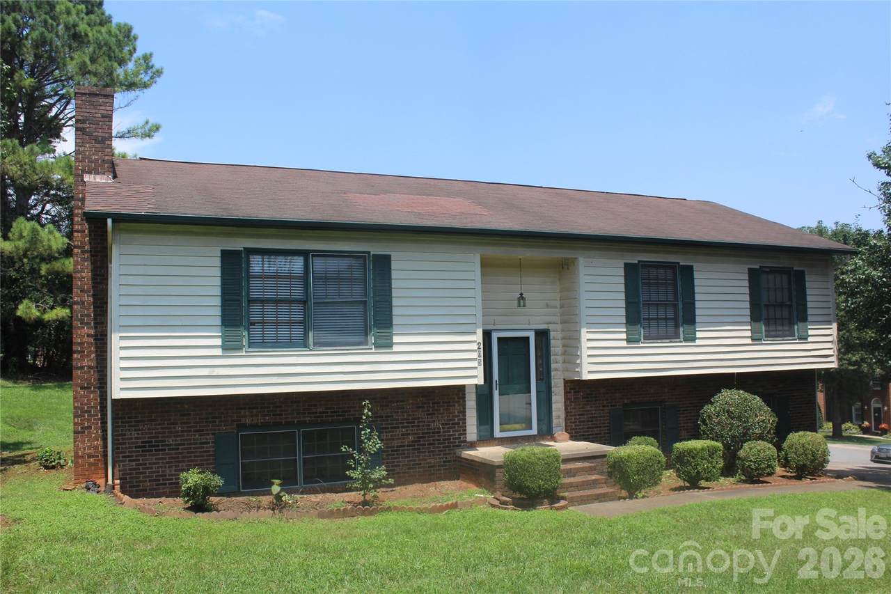 205 Inglewood Drive - Photo 1