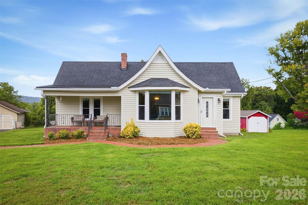 513 Bouchard Avenue - Photo 1