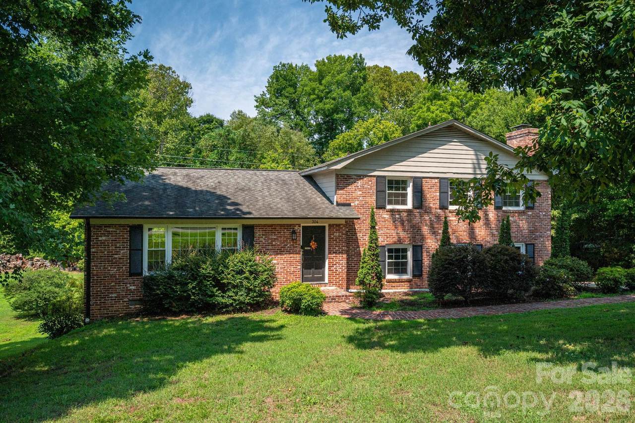 304 Windsor Drive - Photo 1