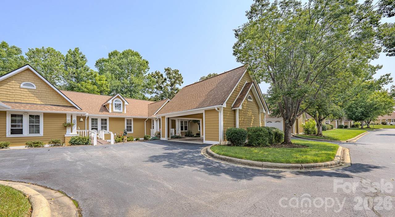 902 Woodlea Court - Photo 1
