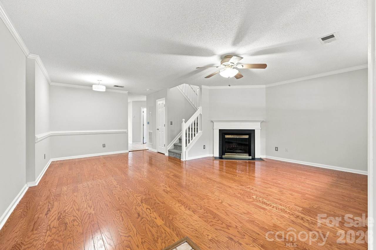 3274 Summercroft Lane - Photo 1