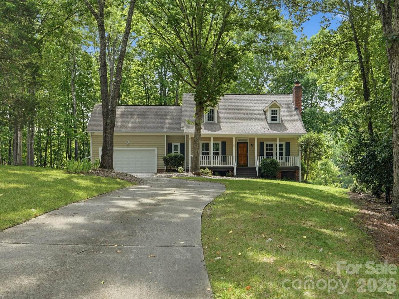 401 Brenwyck Court - Photo 1