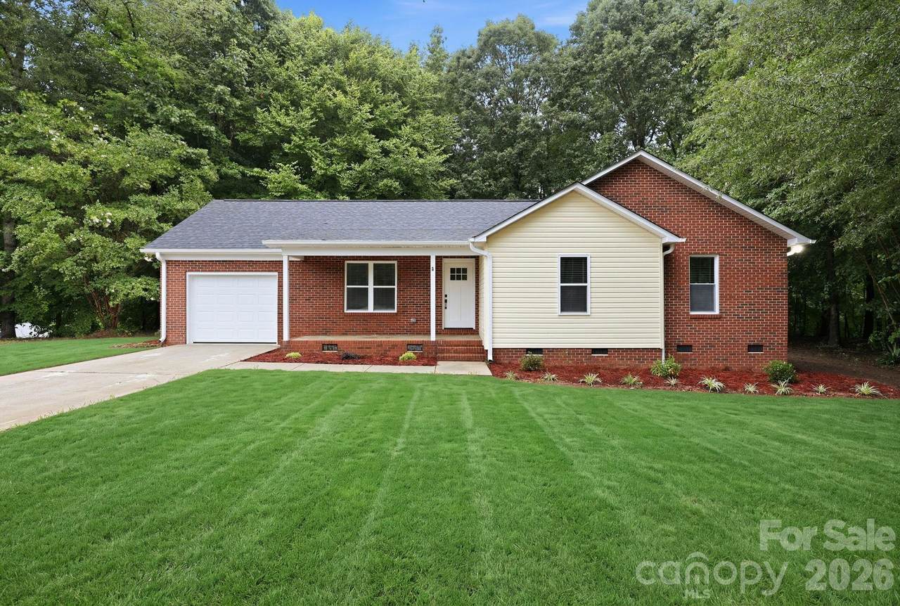 160 Birchwood Drive - Photo 1