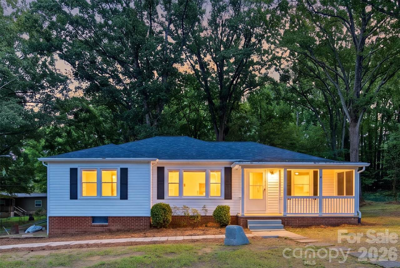 102 White Avenue - Photo 1