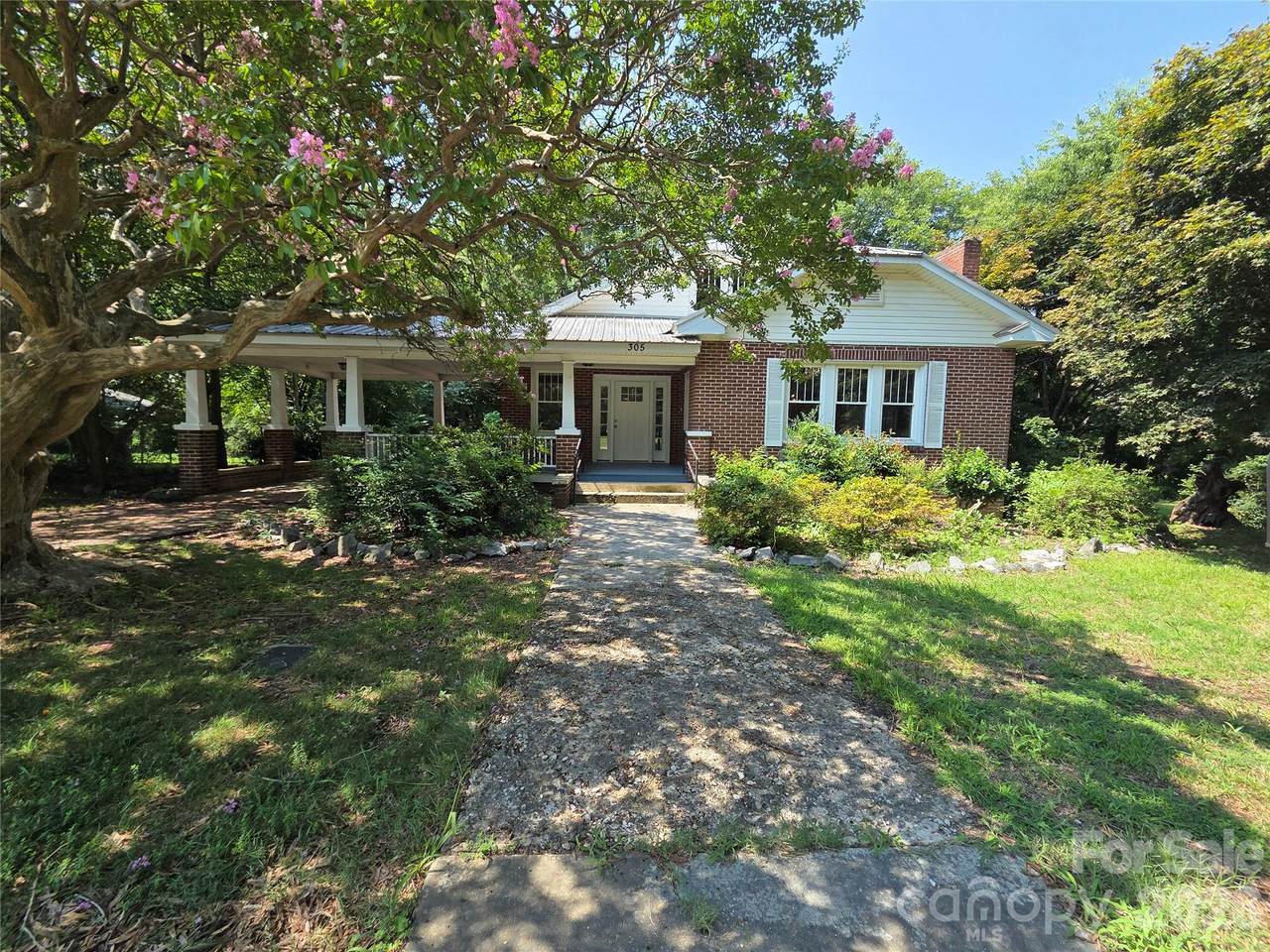 305 12th Street - Photo 1