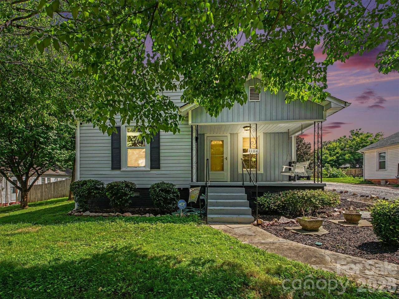 1104 Venus Street - Photo 1