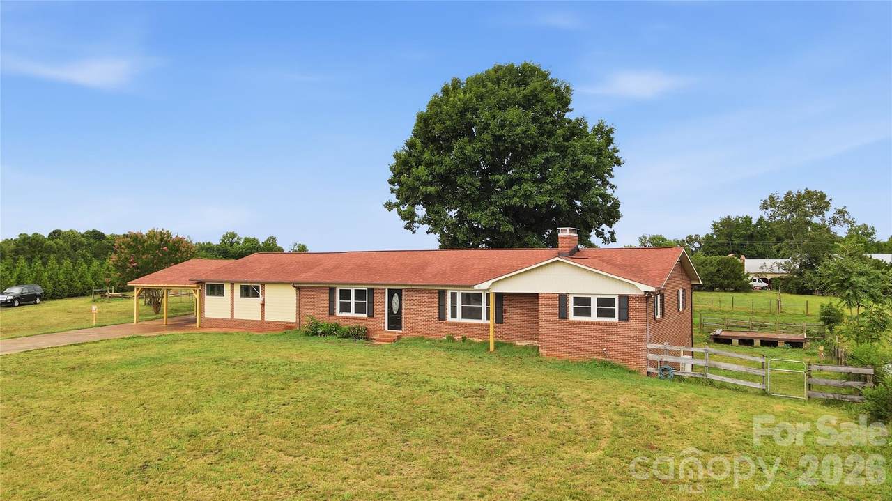3881 Summerow Road - Photo 1