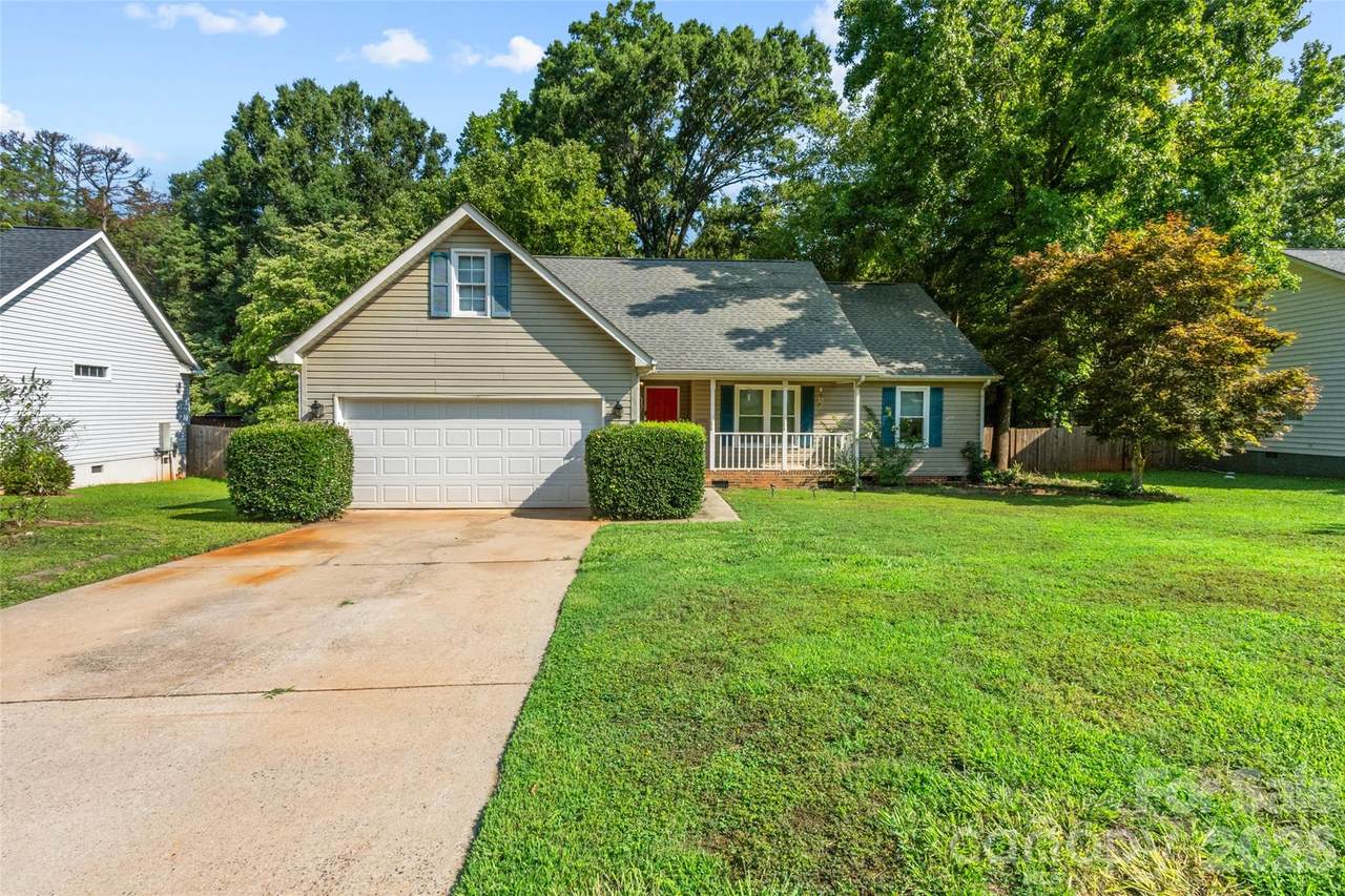 823 Thistledown Drive - Photo 1