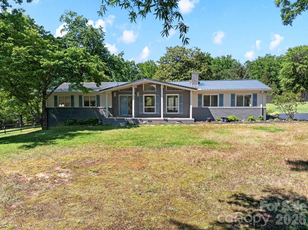 1064 Knollwood Road - Photo 1