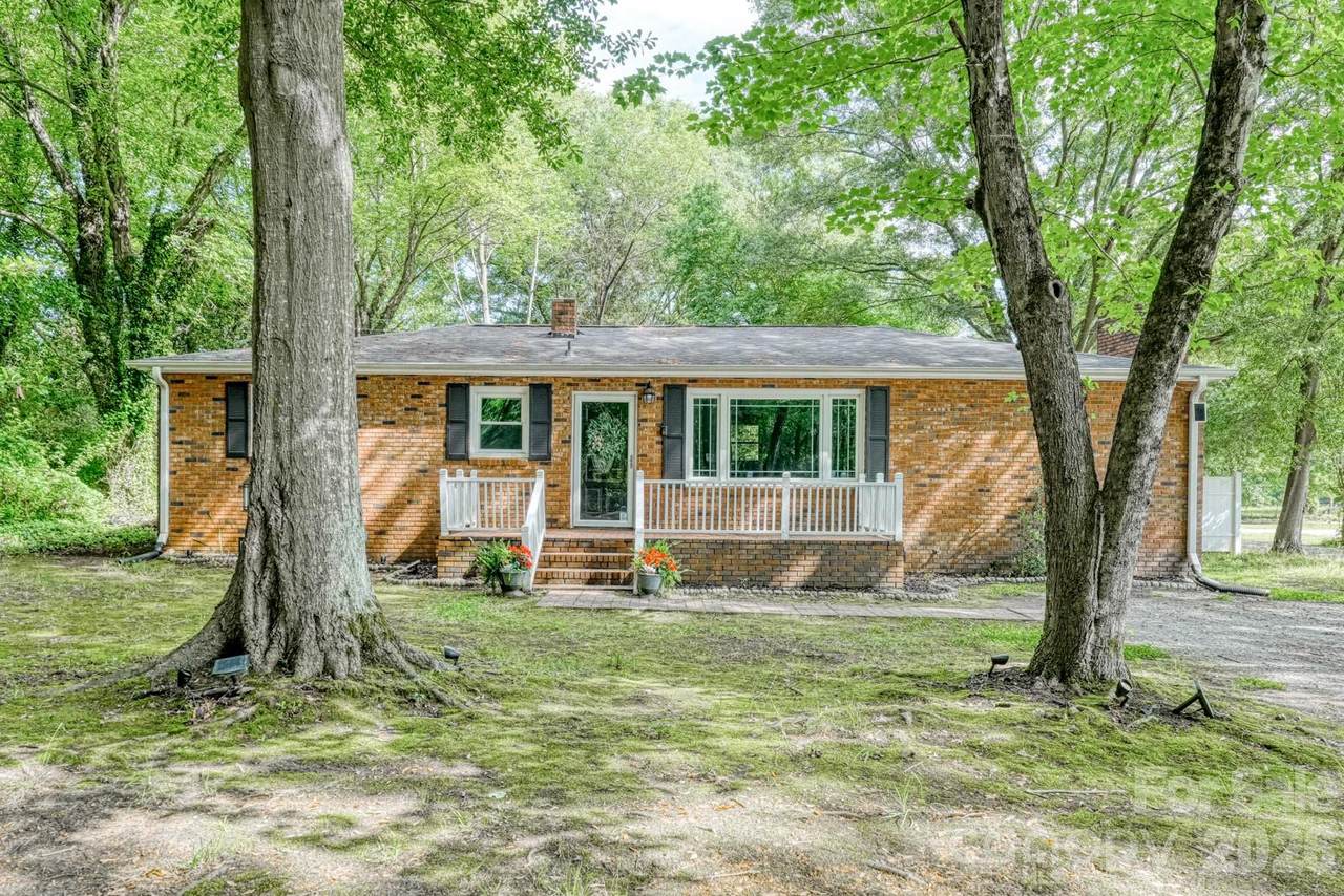 110 Chapman Circle - Photo 1