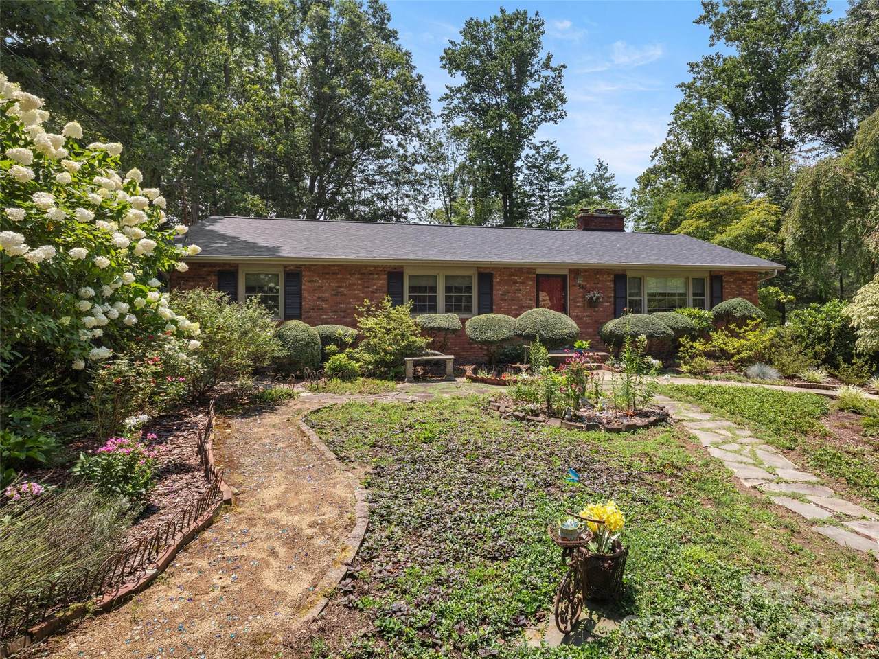 340 Sycamore Drive - Photo 1